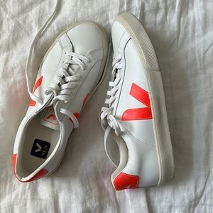 Vera size 10. White with bright orange V.
